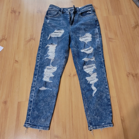 AE Destroyed Mom Jean - Picture 8 of 12